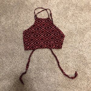 LF HIGH NECK OPEN-BACK CROP TOP